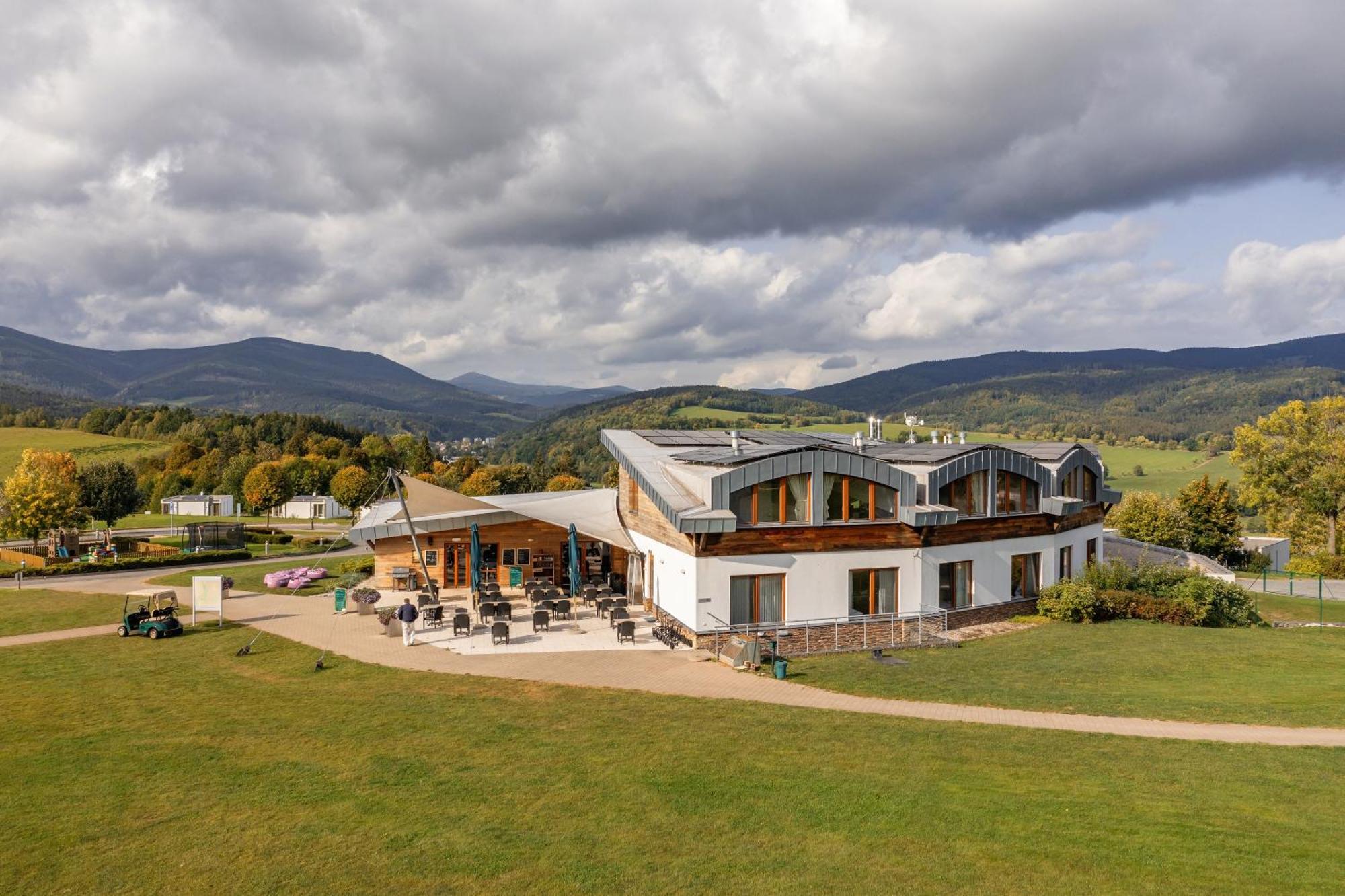 Grund Resort Golf And Ski Mladé Buky エクステリア 写真