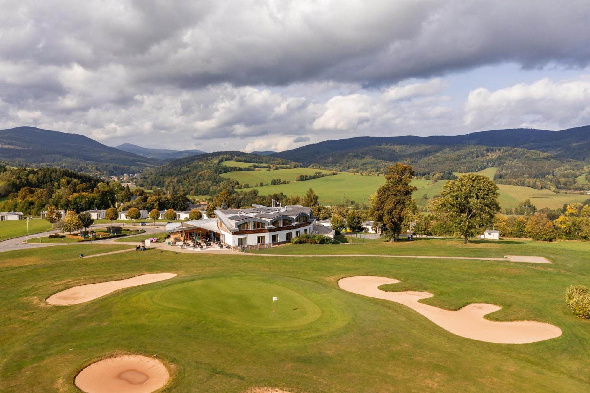 Grund Resort Golf And Ski Mladé Buky エクステリア 写真