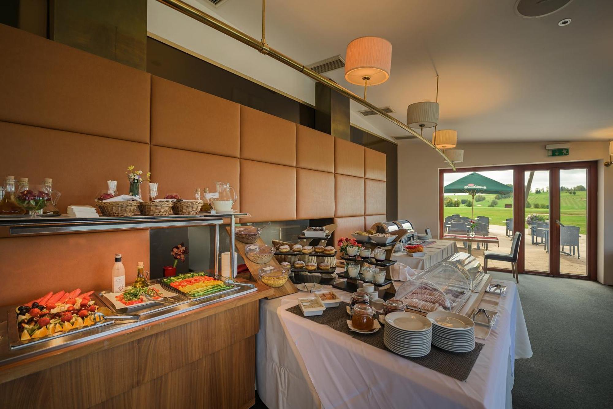 Grund Resort Golf And Ski Mladé Buky エクステリア 写真