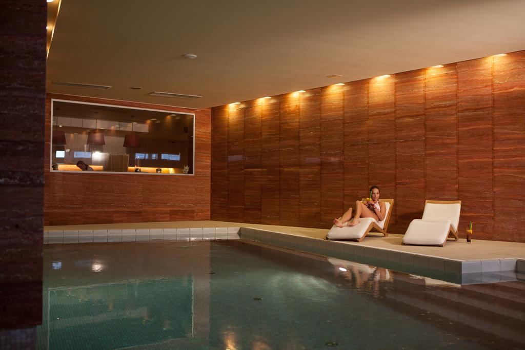 Grund Resort Golf And Ski Mladé Buky エクステリア 写真