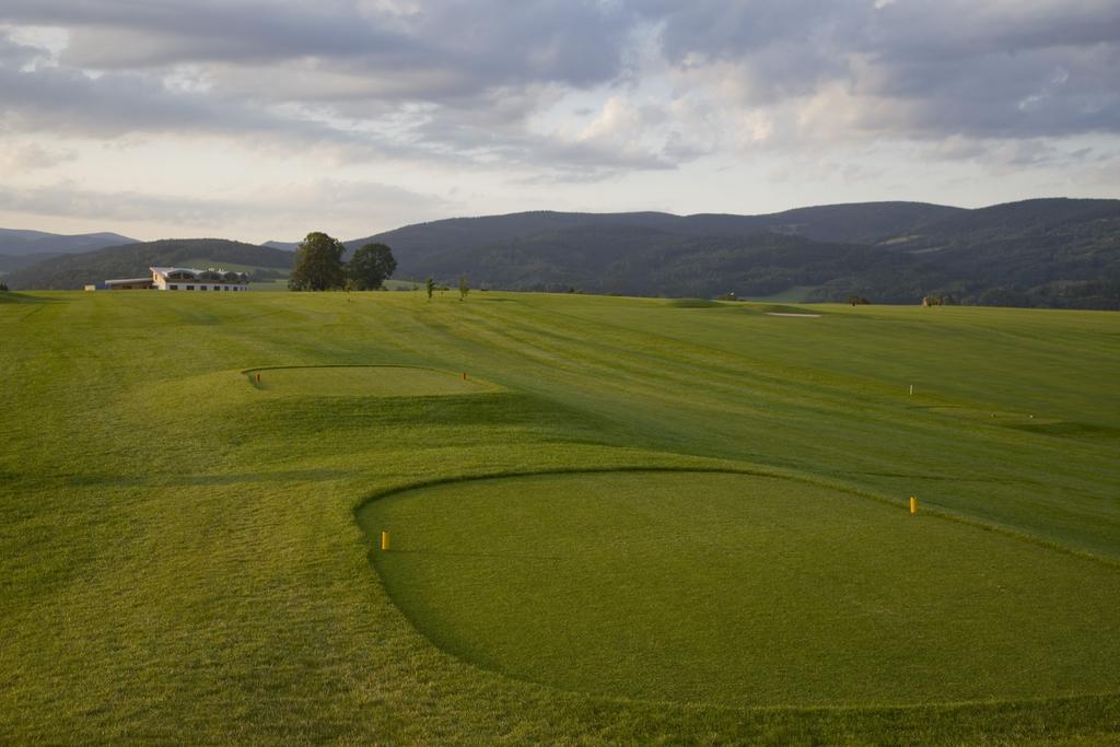 Grund Resort Golf And Ski Mladé Buky エクステリア 写真