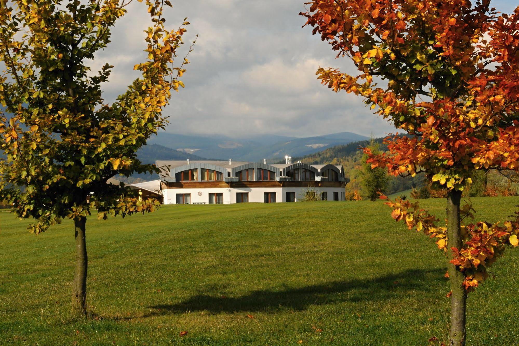 Grund Resort Golf And Ski Mladé Buky エクステリア 写真