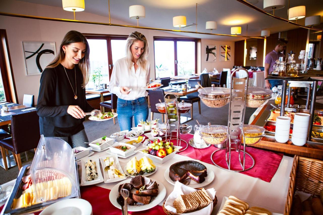 Grund Resort Golf And Ski Mladé Buky エクステリア 写真